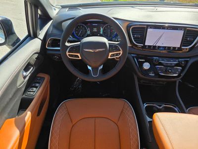 2026 Chrysler Pacifica — photo 12 view