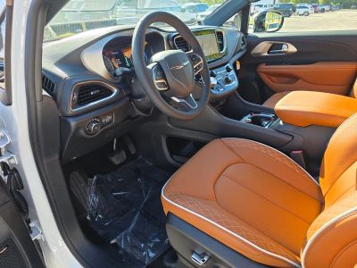 2026 Chrysler Pacifica — photo 15 view