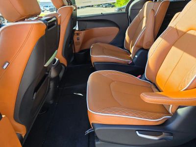 2026 Chrysler Pacifica — photo 9 view