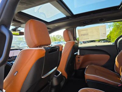 2026 Chrysler Pacifica — photo 10 view