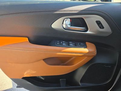 2026 Chrysler Pacifica — photo 16 view
