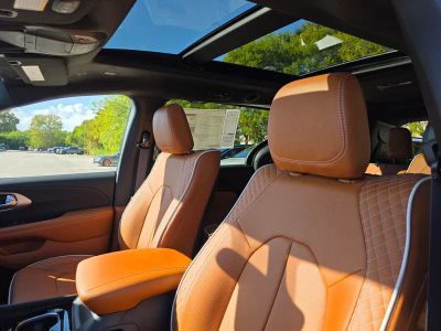 2026 Chrysler Pacifica — photo 13 view
