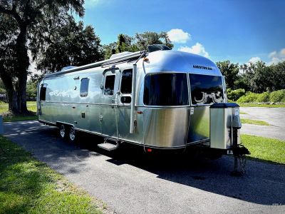 2017 Airstream Classic — front three-quarter view