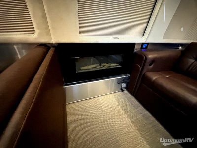 2017 Airstream Classic — photo 8 view