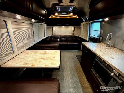 2017 Airstream Classic — detail view