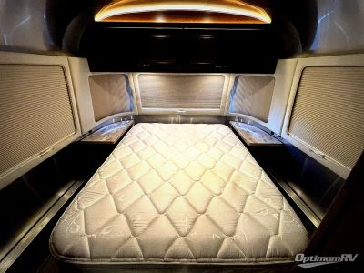 2017 Airstream Classic — photo 15 view