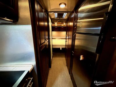 2017 Airstream Classic — photo 12 view