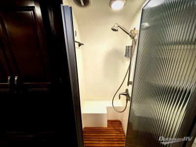 2017 Airstream Classic — photo 14 view