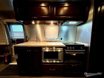 2017 Airstream Classic — engine compartment view