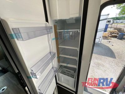 2025 Gulf Stream RV Yellowstone - Photo 16