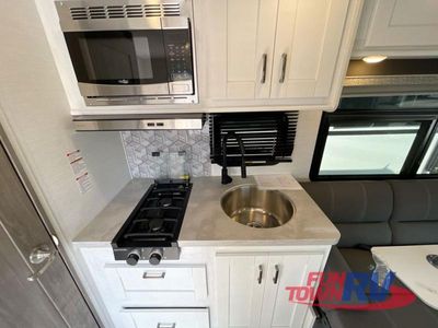 2025 Gulf Stream RV Yellowstone - Photo 11