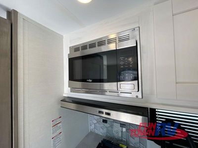 2025 Gulf Stream RV Yellowstone - Photo 14