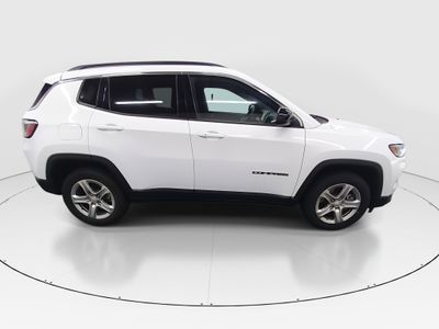 2024 Jeep Compass — photo 8 view