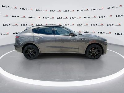 2022 Maserati Levante — photo 9 view