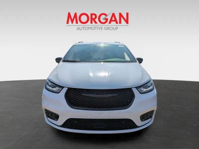 2026 Chrysler Pacifica — photo 8 view