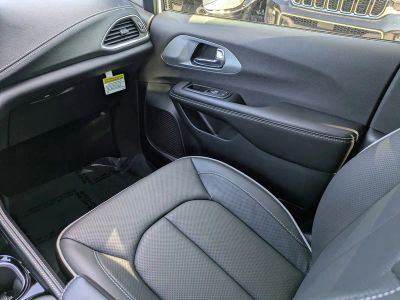 2026 Chrysler Pacifica — detail view