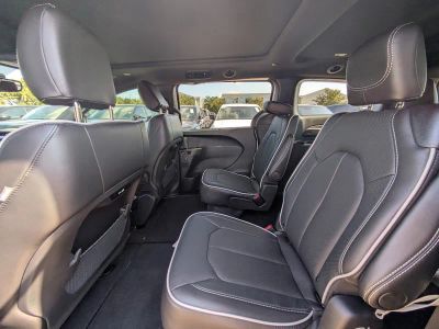 2026 Chrysler Pacifica — photo 13 view