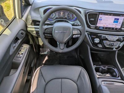 2026 Chrysler Pacifica — photo 15 view