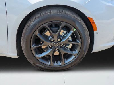 2026 Chrysler Pacifica — photo 10 view
