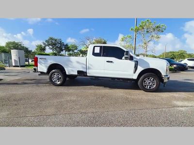 2025 Ford F-350SD — photo 35 view