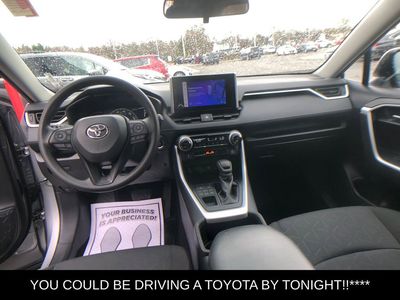 2025 Toyota RAV4 XLE - Photo 16