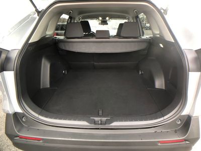 2025 Toyota RAV4 XLE - Photo 7