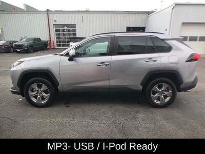 2025 Toyota RAV4 XLE - Photo 9