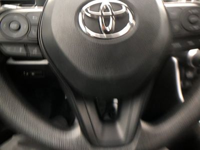 2025 Toyota RAV4 XLE - Photo 21