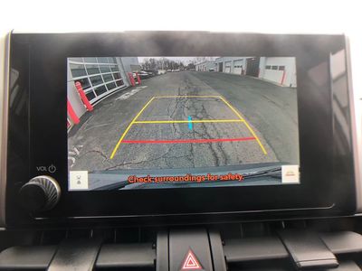 2025 Toyota RAV4 XLE - Photo 25