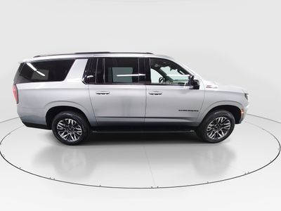 2025 Chevrolet Suburban - Photo 8