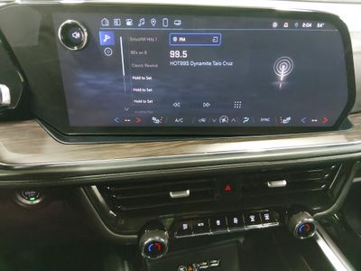 2025 Chevrolet Suburban - Photo 13