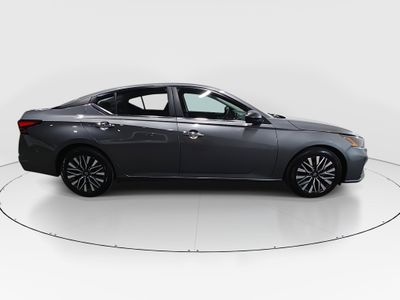 2024 Nissan Altima — photo 8 view