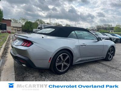 2025 Ford Mustang - Photo 3