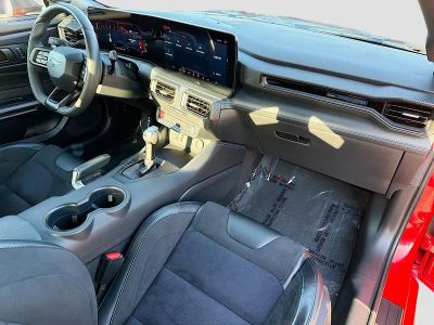2025 Ford Mustang — photo 13 view