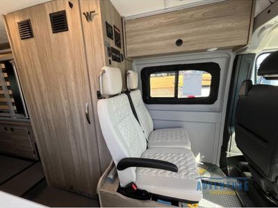 2025 Winnebago Solis - Photo 9