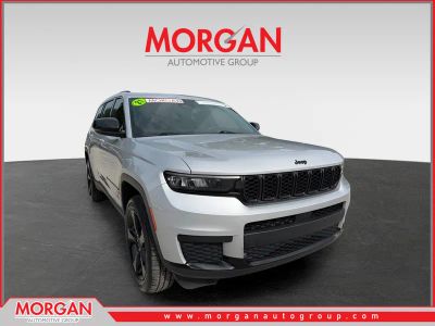 2021 Jeep Grand Cherokee L Altitude in Silver Zynith — front three-quarter view