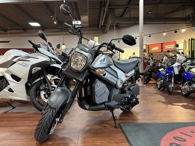 2025 Honda Navi Arctic Silver Metallic - Photo 2