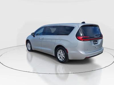 2023 Chrysler Pacifica — detail view