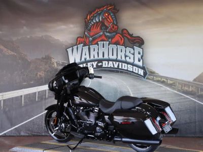 2025 Harley-Davidson FLHX - Street Glide — engine compartment view