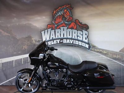 2025 Harley-Davidson FLHX - Street Glide in VIVID BLACK / BLACK — front three-quarter view