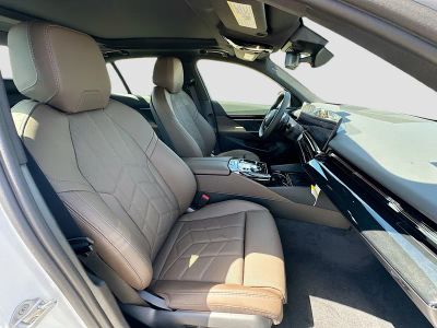 2026 BMW 5 Series — photo 21 view