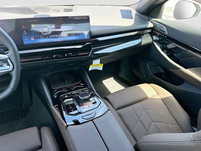 2026 BMW 5 Series — photo 17 view
