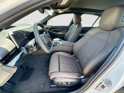 2026 BMW 5 Series — photo 15 view