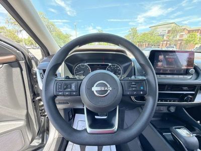 2023 Nissan Rogue — photo 14 view