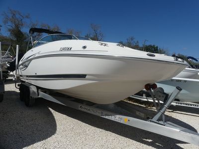 2004 Monterey 233 Explorer — front three-quarter view