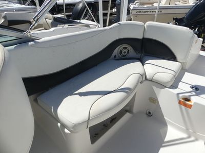 2004 Monterey 233 Explorer — photo 9 view