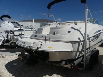 2004 Monterey 233 Explorer — rear three-quarter view