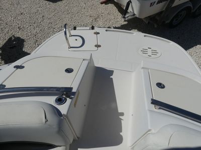 2004 Monterey 233 Explorer — interior view