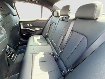 2026 BMW 3 Series — photo 21 view