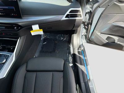 2026 BMW 3 Series — photo 18 view